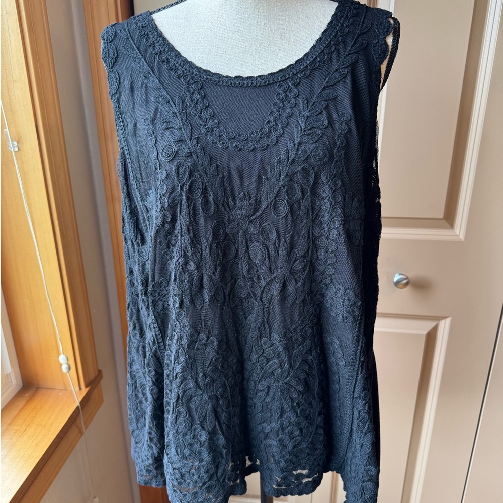 ONE WORLD Black Lace Crochet Tank Top
